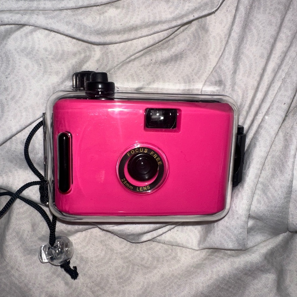 Waterproof Reusable Film Camera - Picture 3 of 5